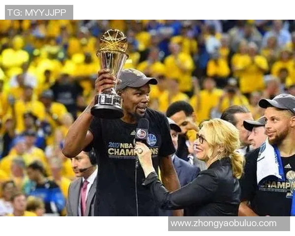 勇士大将再度获奖,成队内领袖